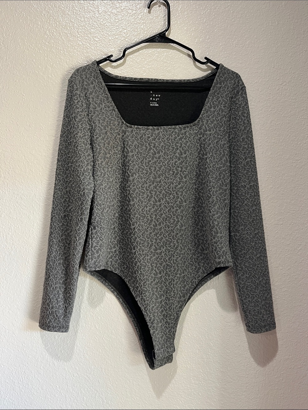 a new day Grey Long-Sleeve Scoop Neck Bodysuit Sz XL Animal Print Office TC0476